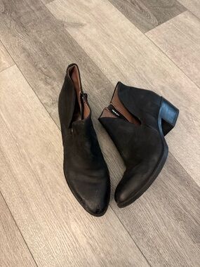 MJUS Anthropologie Black Women's Ankle Boots size 41 heeled booties